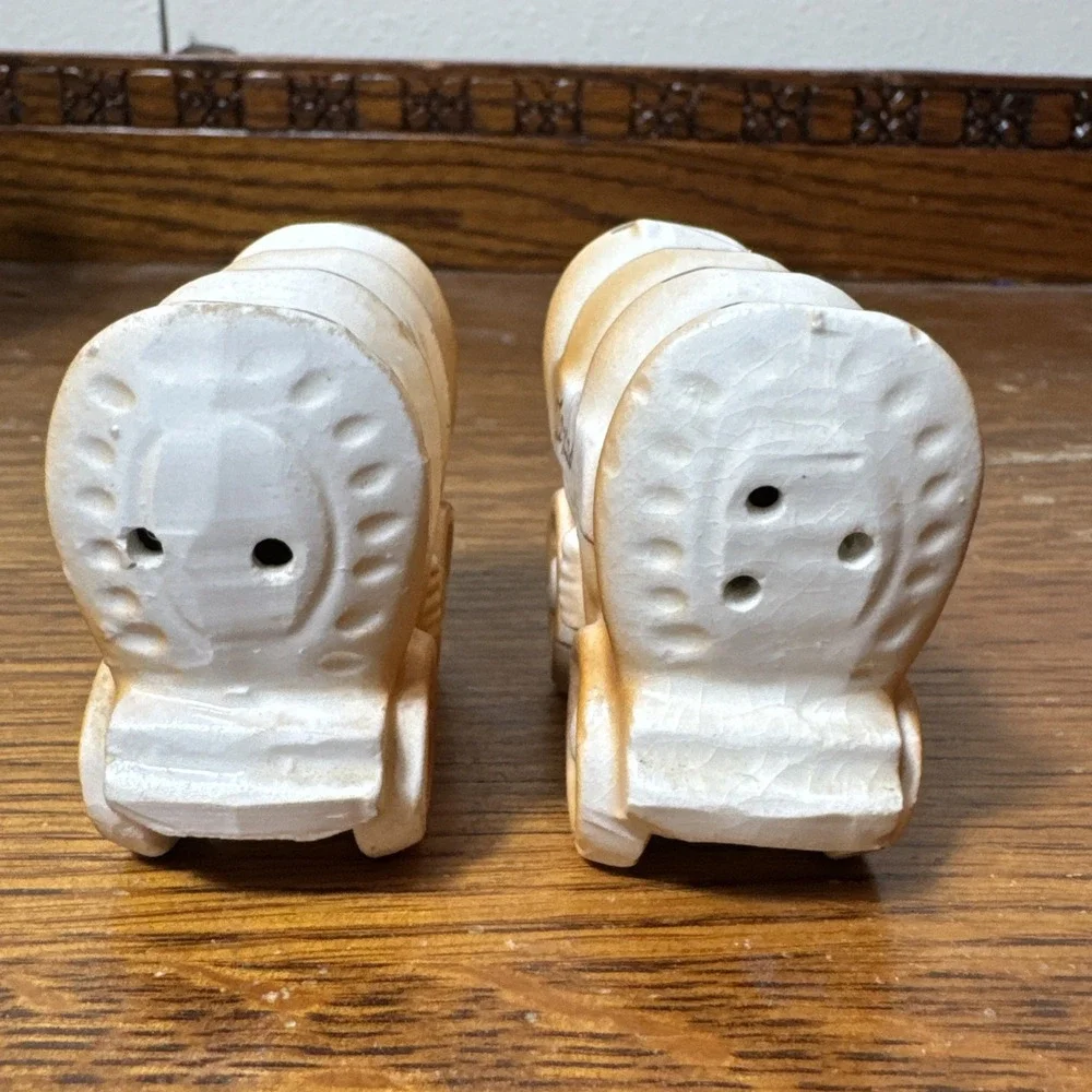 Vintage Japan Texas Covered Wagon Salt & Pepper Shakers Ceramic Western Set